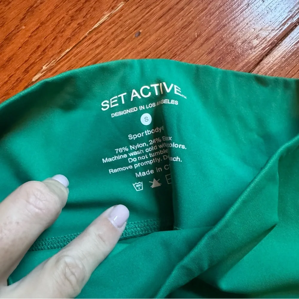 Set Active SPORTBODY DOUBLE SCOOP TANK BRA & Leggings in Palm - Picture 9 of 13